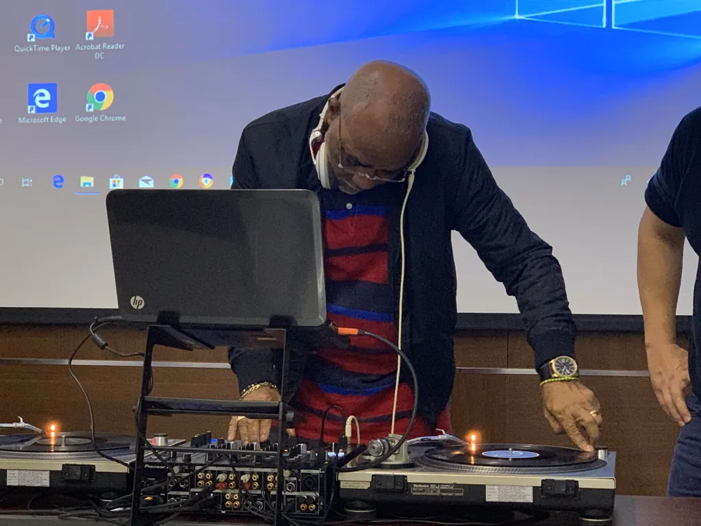 Equipos Pioneer CDJ en clase